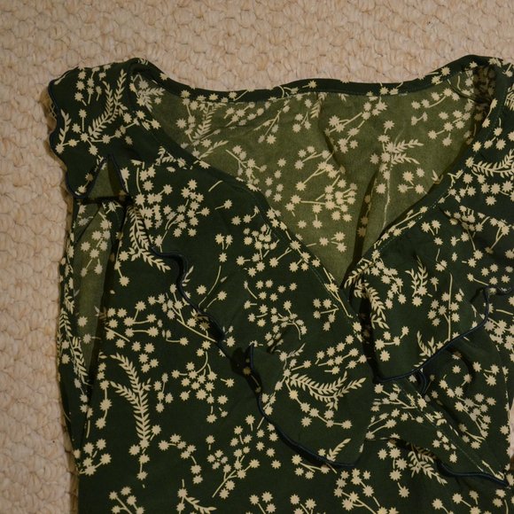 Green floral wrap around dress NWOT - Picture 3 of 6